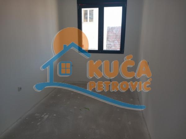 Slika 4 - Stan u zgradi, oglas ID p-011583