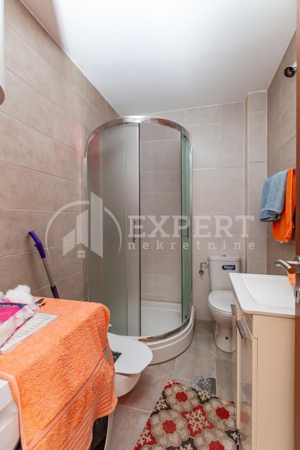 Slika 9 - Stan u zgradi, novogradnja, uknjižen, grejanje na struju, oglas ID p-012557