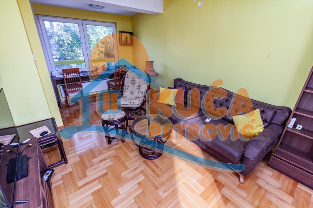 Glavna slika -Stan u zgradi, novogradnja, uknjižen, grejanje na struju, oglas ID p-012557
