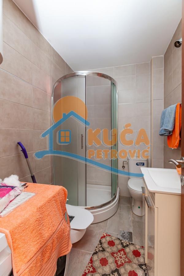 Slika 9 - Stan u zgradi, novogradnja, uknjižen, grejanje na struju, oglas ID p-012557