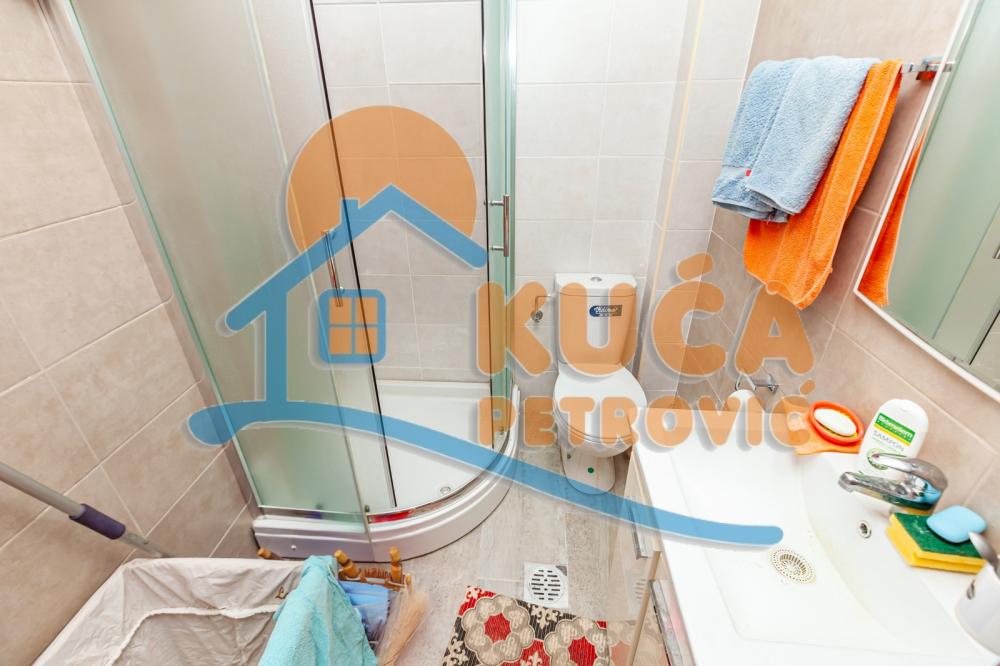 Slika 8 - Stan u zgradi, novogradnja, uknjižen, grejanje na struju, oglas ID p-012557