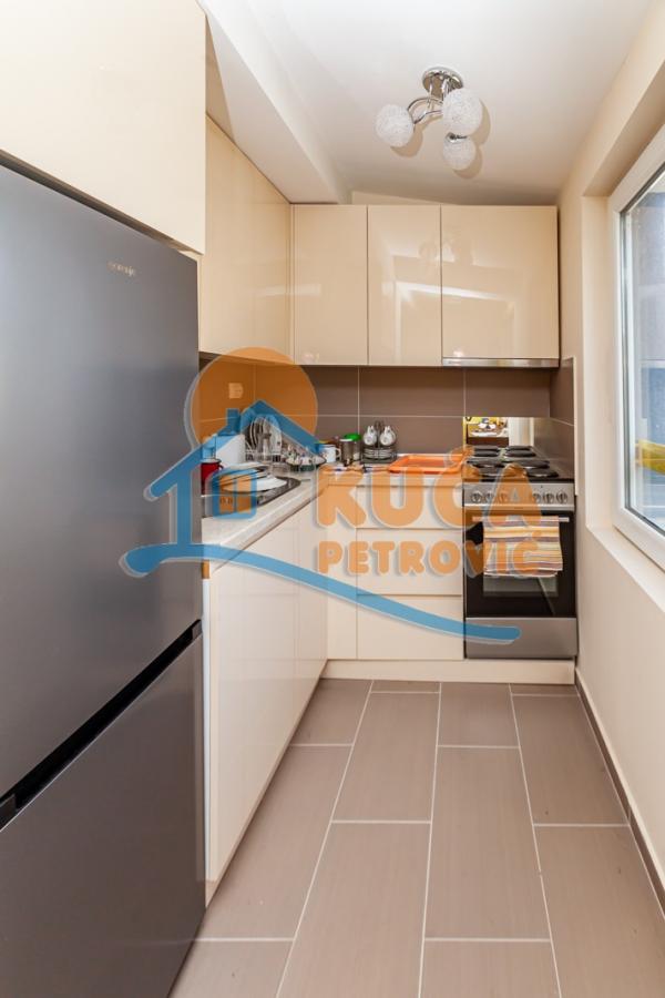 Slika 3 - Stan u zgradi, novogradnja, uknjižen, grejanje na struju, oglas ID p-012557