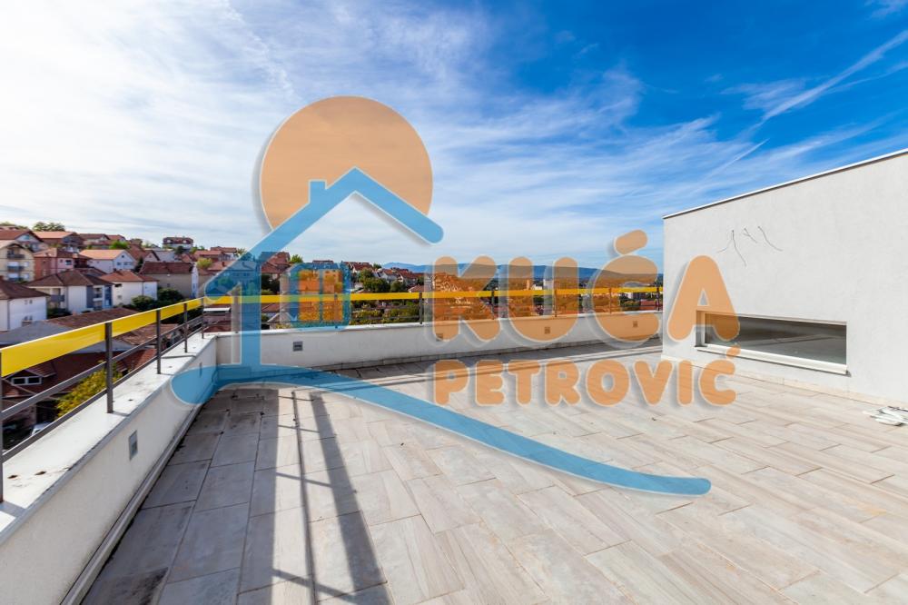 Slika 11 - Stan u zgradi, novogradnja, uknjižen, grejanje na struju, oglas ID p-012557