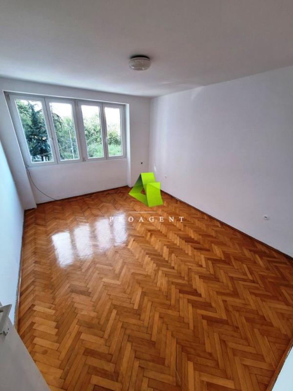 Slika 2 - Renoviran trosoban stan sa garažom u strogom centru ID#5718