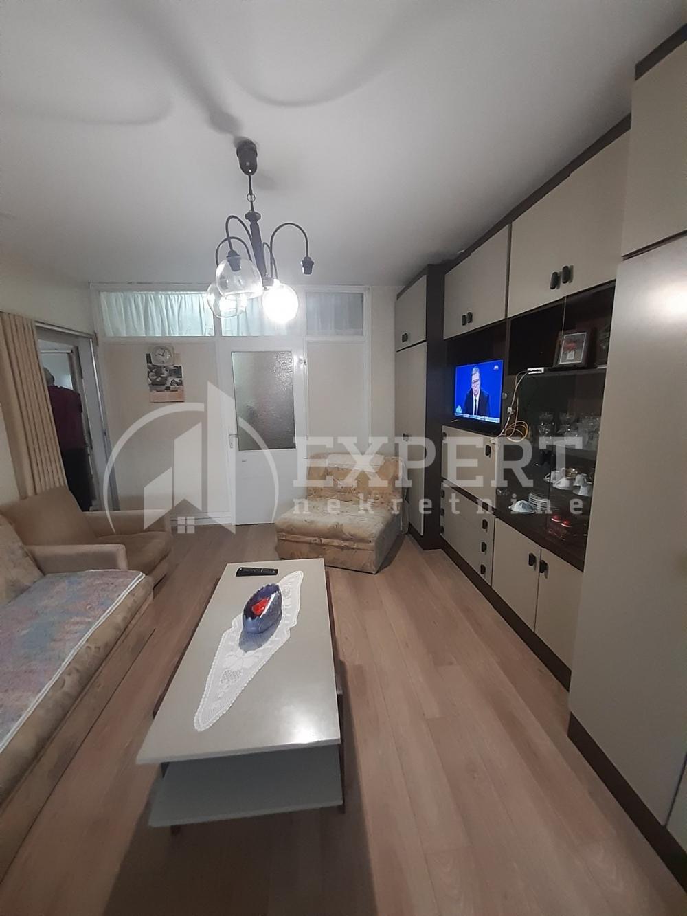 Slika 1 - Stan u zgradi, uknjižen, centralno grejanje, oglas ID p-012641