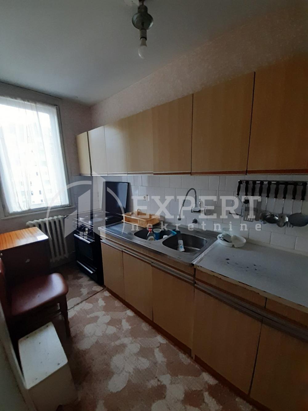 Slika 3 - Stan u zgradi, uknjižen, centralno grejanje, oglas ID p-012641