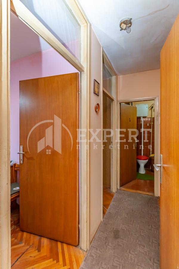 Slika 10 - Stan u zgradi, uknjižen, centralno grejanje, oglas ID p-012687