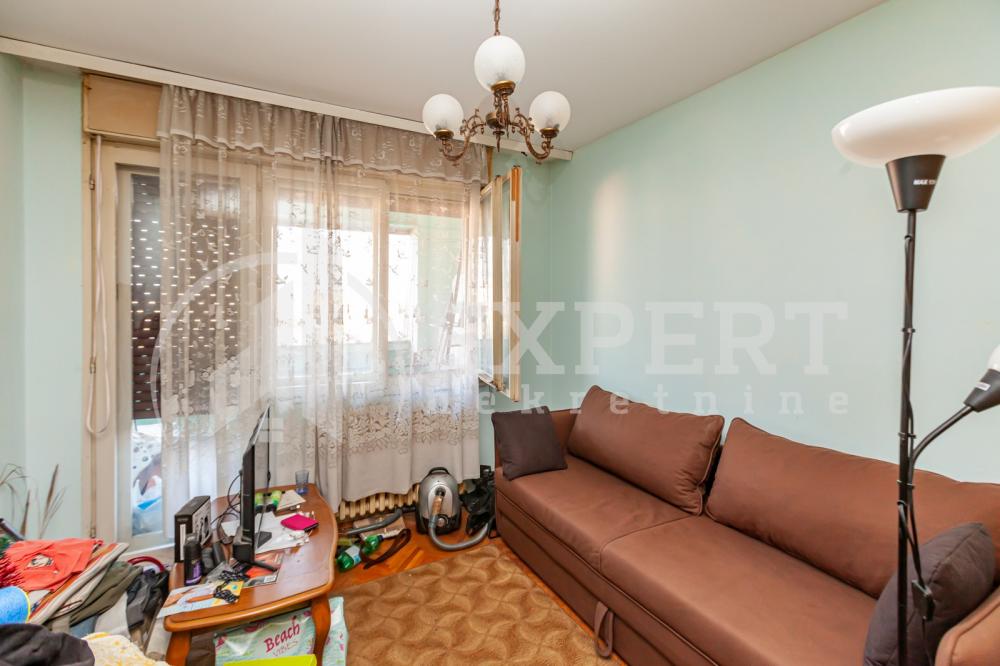 Slika 9 - Stan u zgradi, uknjižen, centralno grejanje, oglas ID p-012687