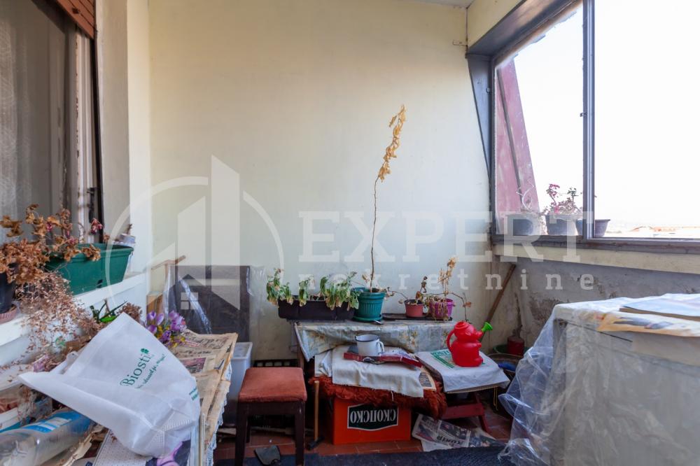 Slika 4 - Stan u zgradi, uknjižen, centralno grejanje, oglas ID p-012687