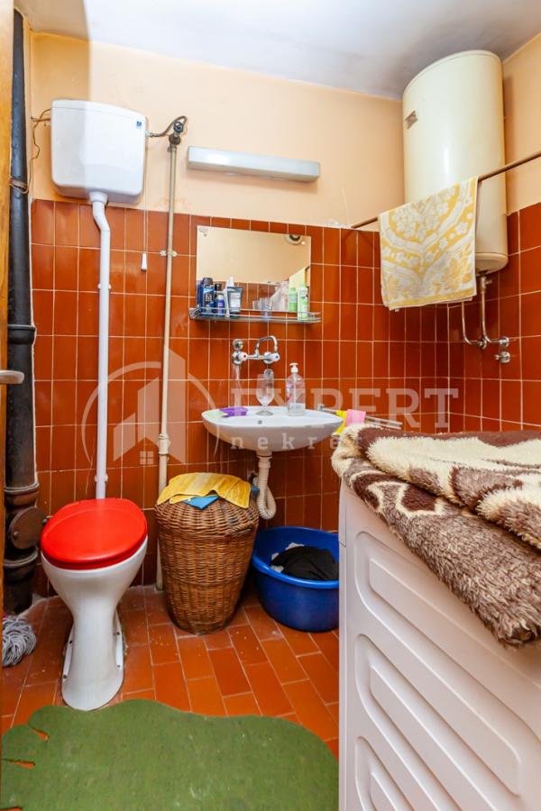 Slika 8 - Stan u zgradi, uknjižen, centralno grejanje, oglas ID p-012687