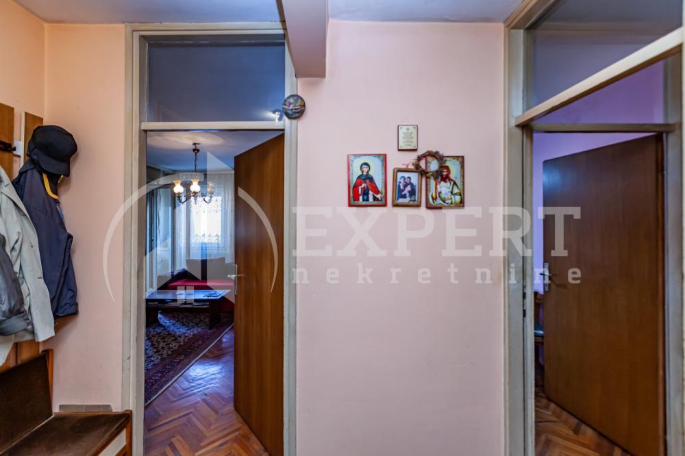 Slika 11 - Stan u zgradi, uknjižen, centralno grejanje, oglas ID p-012687