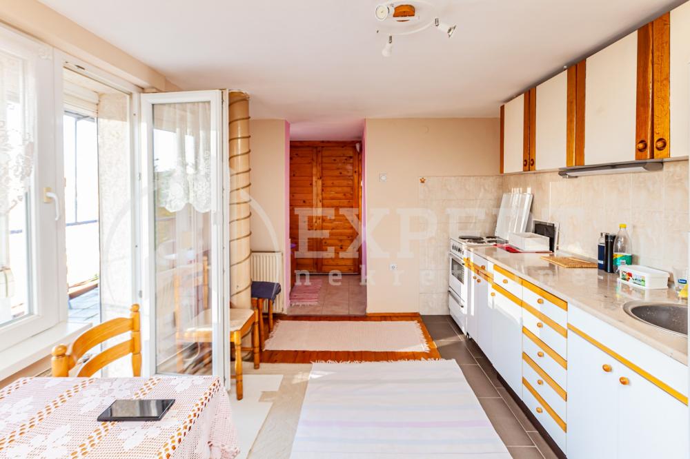 Slika 2 - Stan u zgradi, oglas ID p-012602