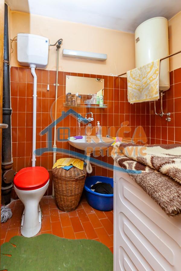 Slika 8 - Stan u zgradi, uknjižen, centralno grejanje, oglas ID p-012687