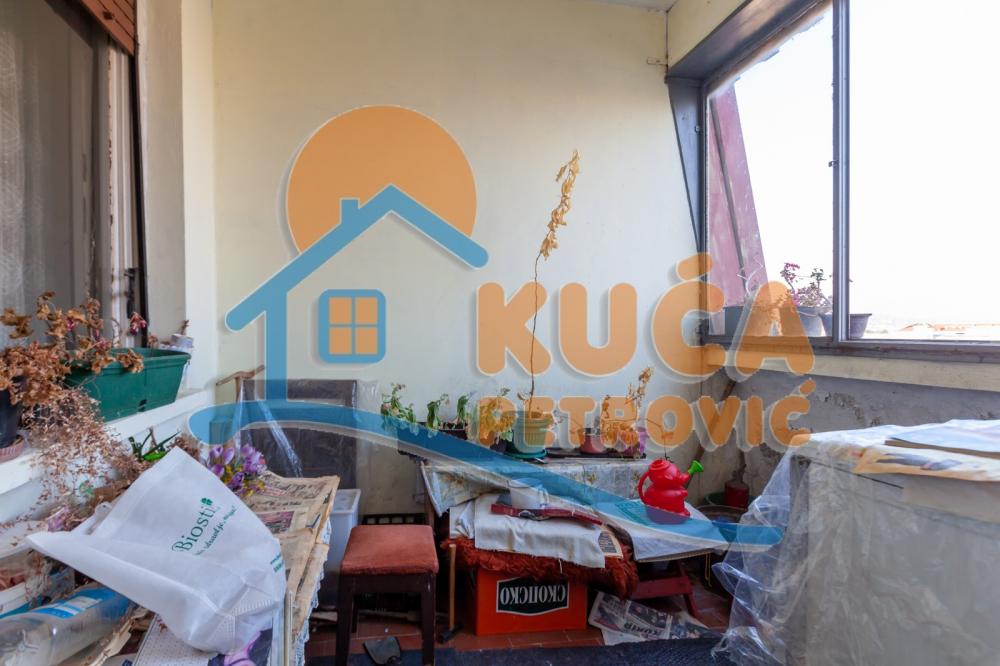 Slika 4 - Stan u zgradi, uknjižen, centralno grejanje, oglas ID p-012687