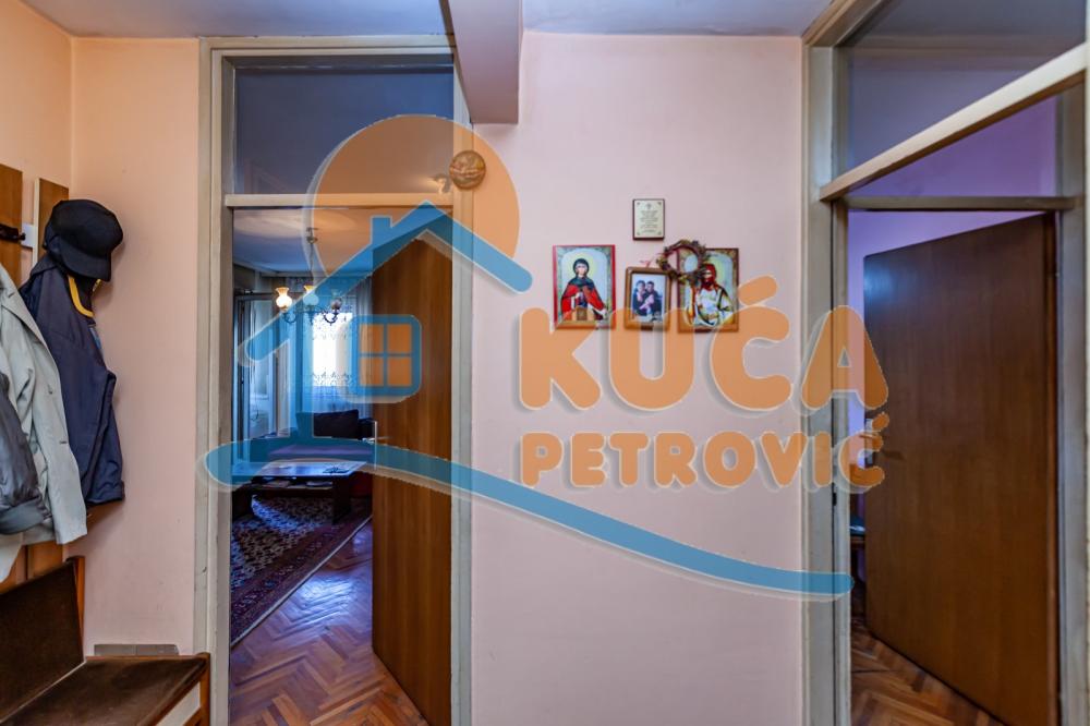 Slika 11 - Stan u zgradi, uknjižen, centralno grejanje, oglas ID p-012687