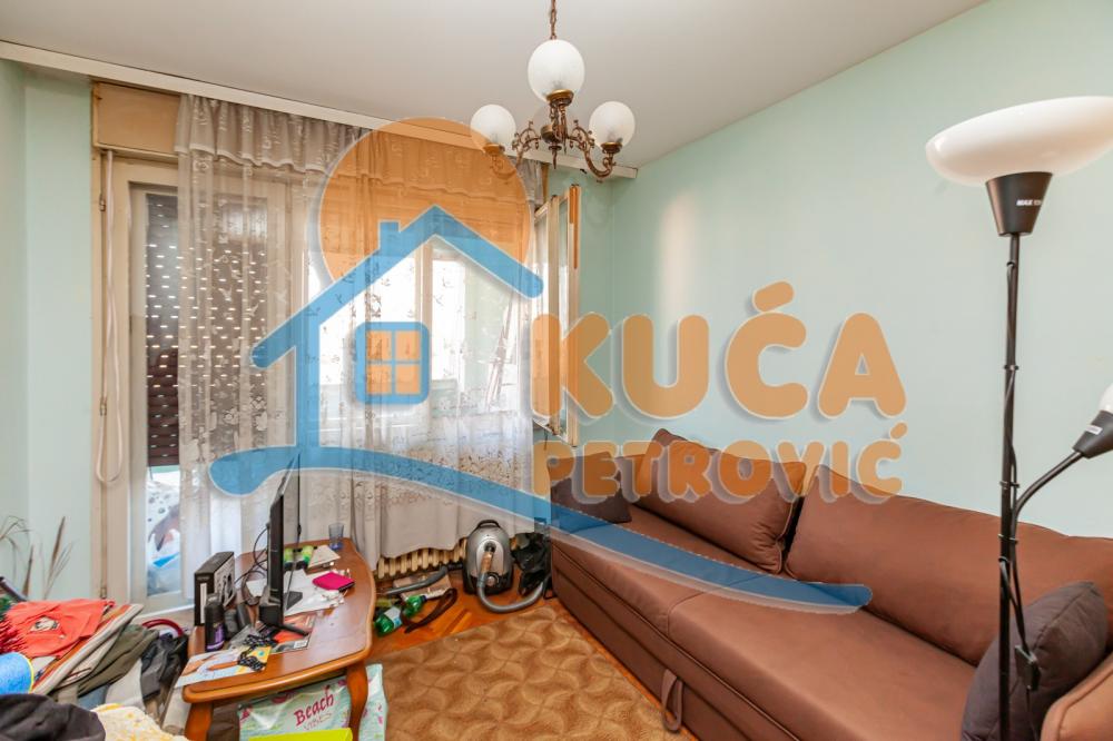 Slika 9 - Stan u zgradi, uknjižen, centralno grejanje, oglas ID p-012687