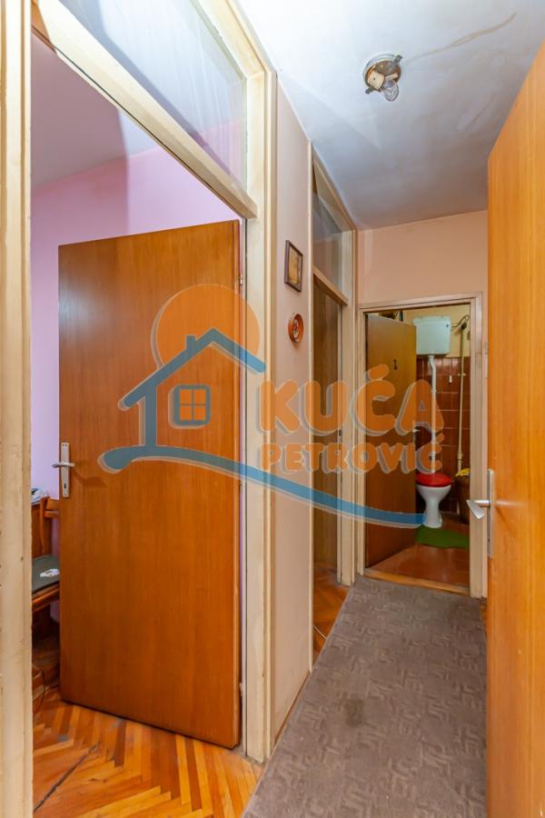 Slika 10 - Stan u zgradi, uknjižen, centralno grejanje, oglas ID p-012687