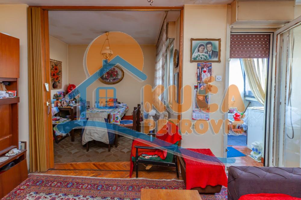 Slika 2 - Stan u zgradi, uknjižen, centralno grejanje, oglas ID p-012687