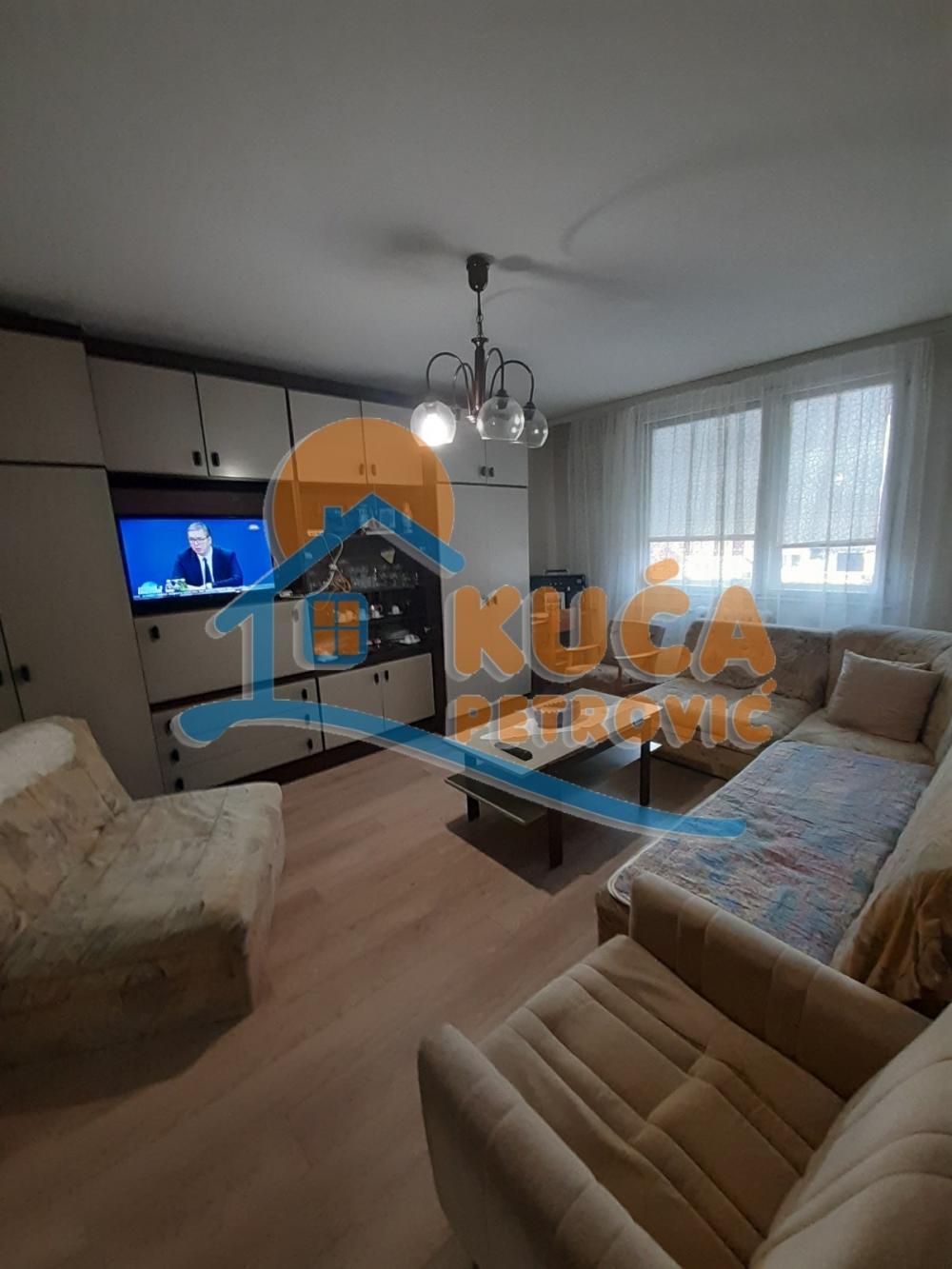 Glavna slika -Stan u zgradi, uknjižen, centralno grejanje, oglas ID p-012641