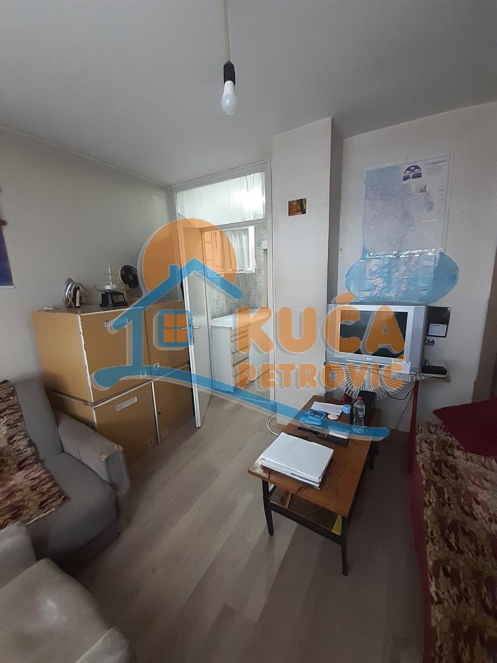 Slika 8 - Stan u zgradi, uknjižen, centralno grejanje, oglas ID p-012641