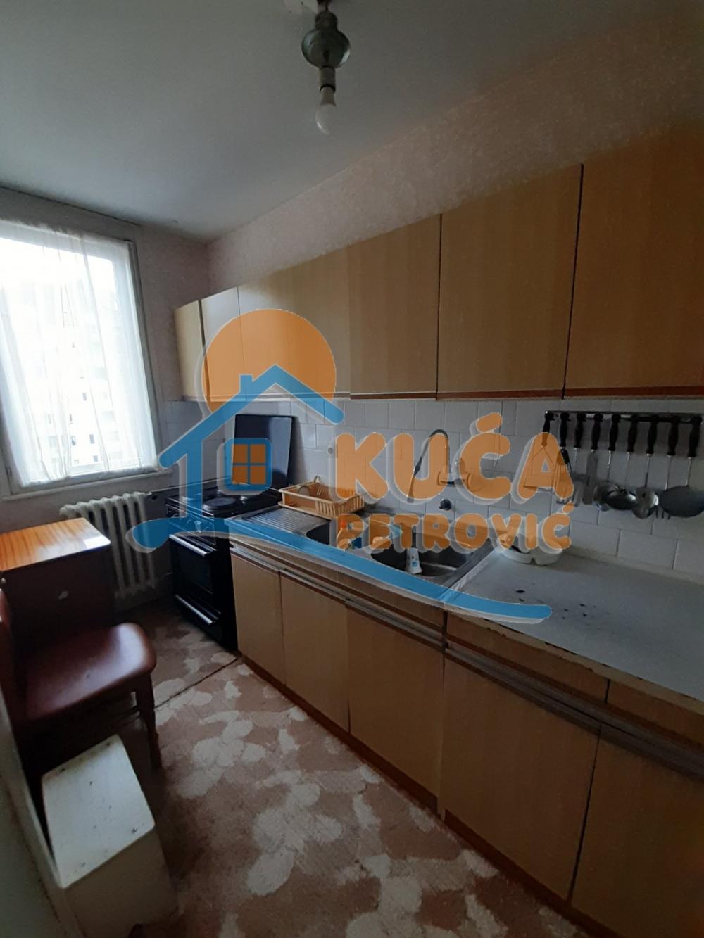 Slika 3 - Stan u zgradi, uknjižen, centralno grejanje, oglas ID p-012641