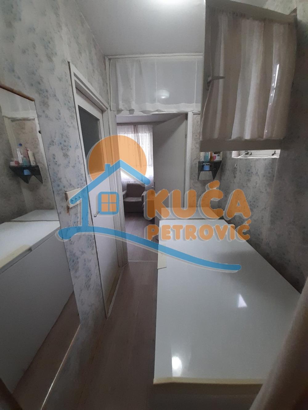 Slika 10 - Stan u zgradi, uknjižen, centralno grejanje, oglas ID p-012641