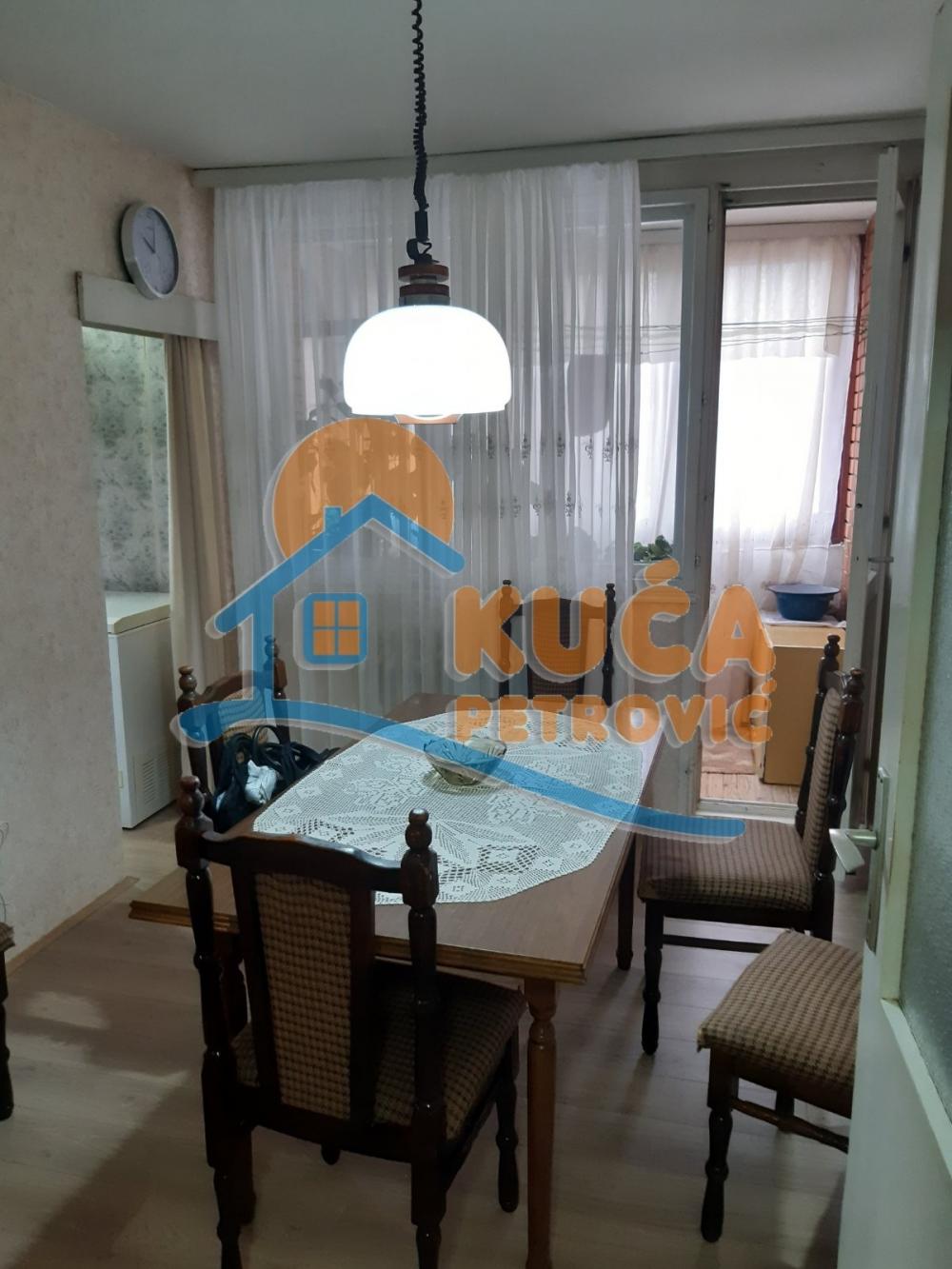 Slika 5 - Stan u zgradi, uknjižen, centralno grejanje, oglas ID p-012641