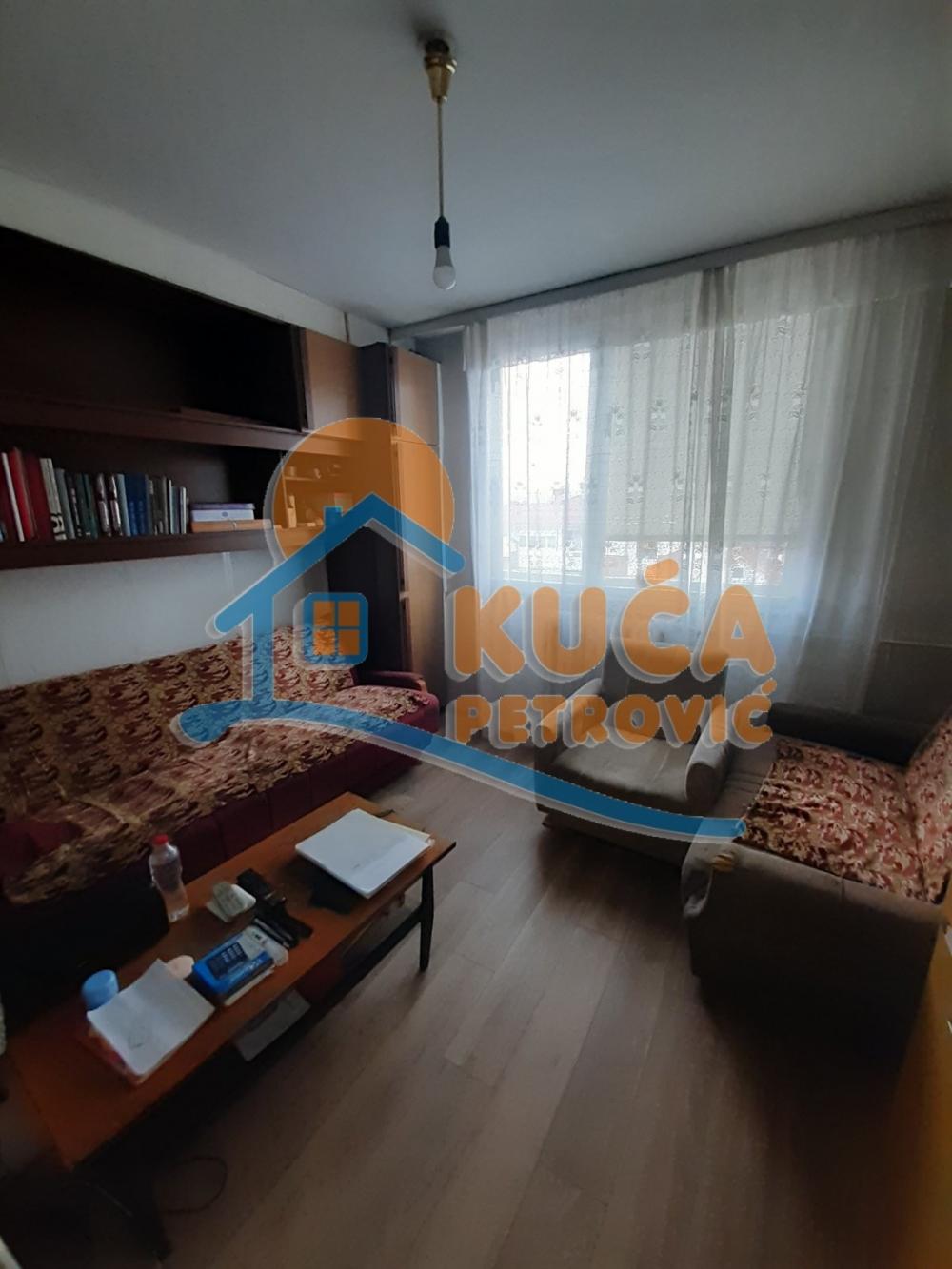Slika 7 - Stan u zgradi, uknjižen, centralno grejanje, oglas ID p-012641