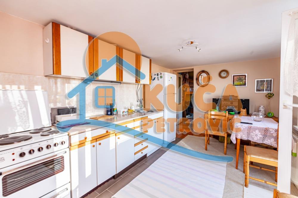 Glavna slika -Stan u zgradi, oglas ID p-012602