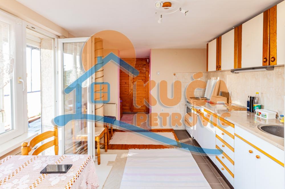 Slika 2 - Stan u zgradi, oglas ID p-012602