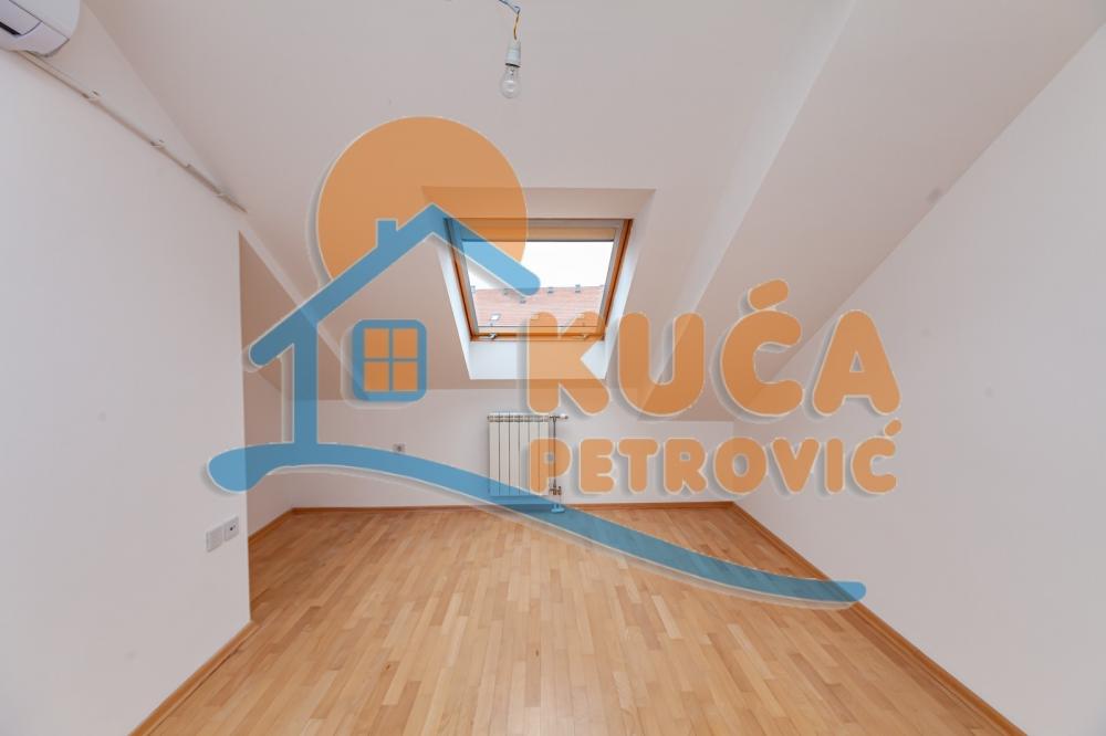 Slika 9 - Stan u zgradi, novogradnja, uknjižen, etažno grejanje, oglas ID p-012772