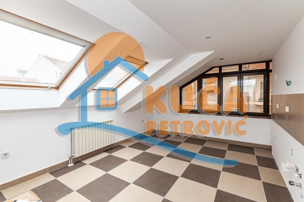 Slika 6 - Stan u zgradi, novogradnja, uknjižen, etažno grejanje, oglas ID p-012772