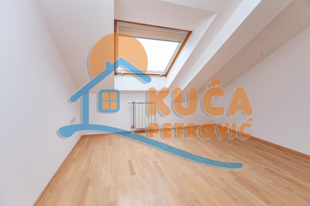 Slika 7 - Stan u zgradi, novogradnja, uknjižen, etažno grejanje, oglas ID p-012772