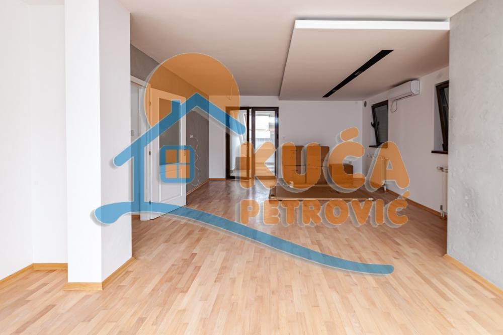 Slika 1 - Stan u zgradi, novogradnja, uknjižen, etažno grejanje, oglas ID p-012772