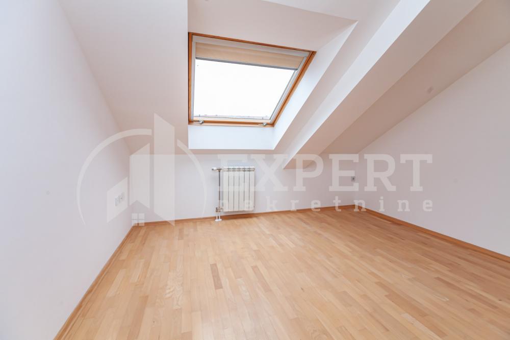 Slika 7 - Stan u zgradi, novogradnja, uknjižen, etažno grejanje, oglas ID p-012772