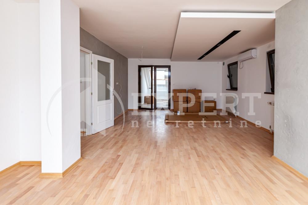 Slika 1 - Stan u zgradi, novogradnja, uknjižen, etažno grejanje, oglas ID p-012772