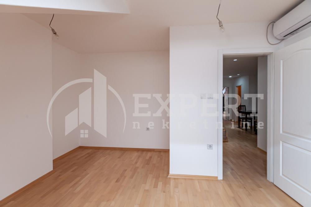 Slika 8 - Stan u zgradi, novogradnja, uknjižen, etažno grejanje, oglas ID p-012772