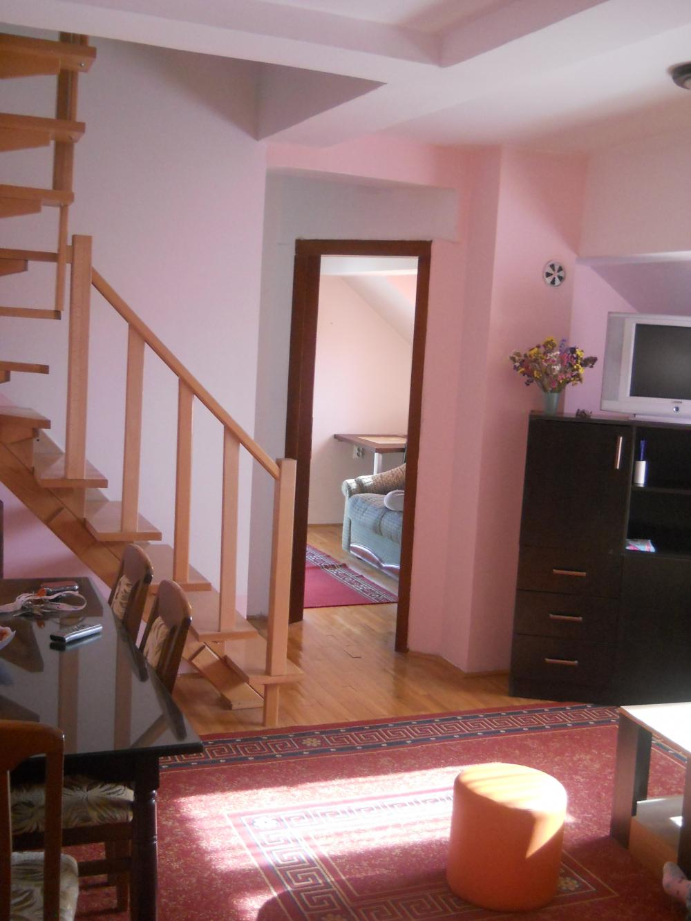 Slika 3 - Prodaja trosobnog stana, Vojvode Mišića Niš, terasa, lift