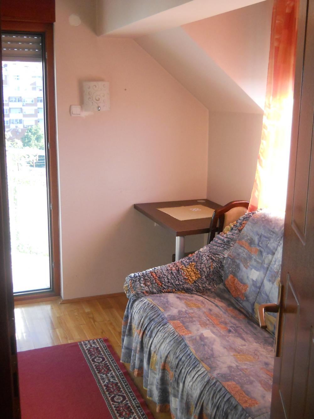 Slika 6 - Prodaja trosobnog stana, Vojvode Mišića Niš, terasa, lift