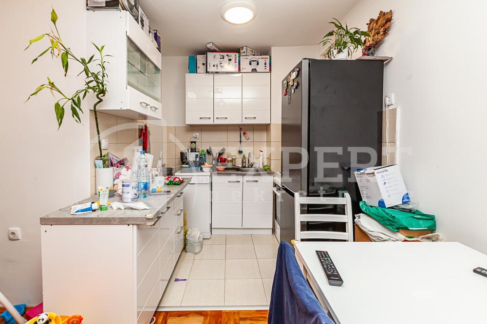 Slika 1 - Stan u zgradi, novogradnja, uknjižen, centralno grejanje, oglas ID p-010246