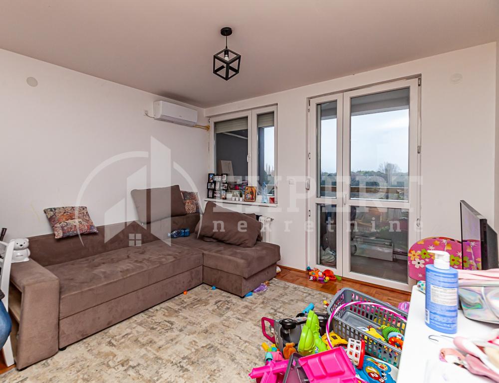 Slika 9 - Stan u zgradi, novogradnja, uknjižen, centralno grejanje, oglas ID p-010246