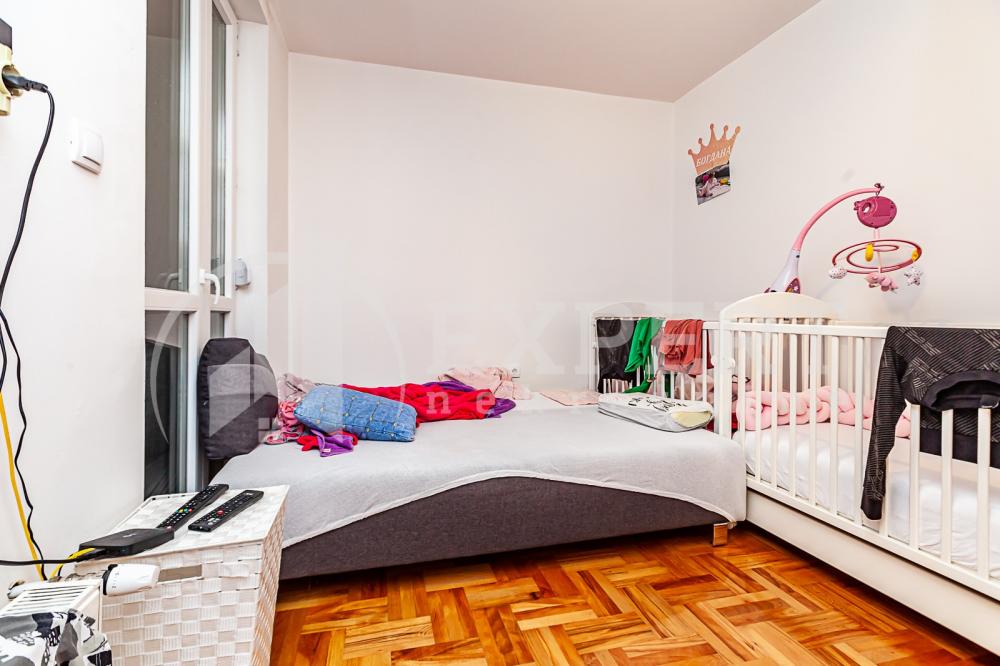 Slika 5 - Stan u zgradi, novogradnja, uknjižen, centralno grejanje, oglas ID p-010246