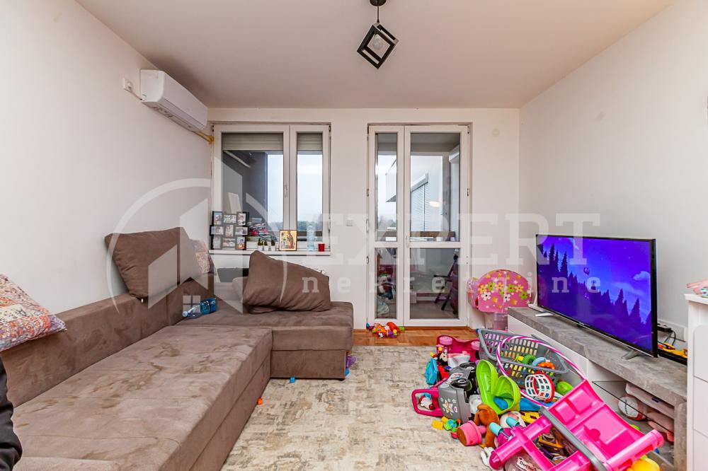 Slika 8 - Stan u zgradi, novogradnja, uknjižen, centralno grejanje, oglas ID p-010246