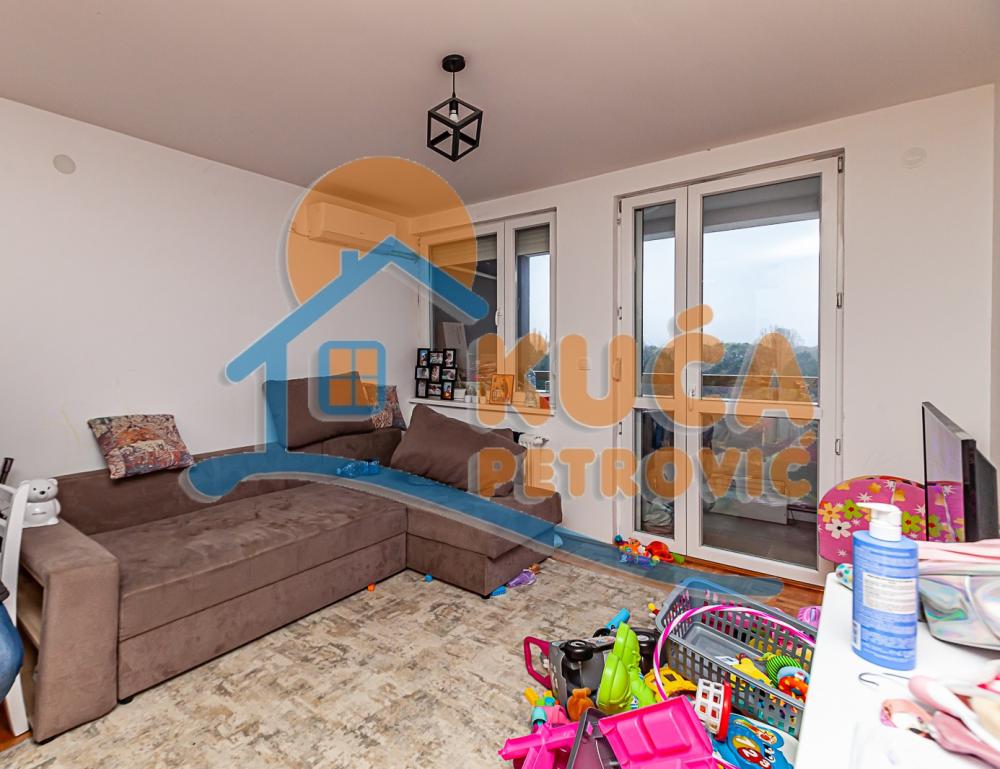 Slika 9 - Stan u zgradi, novogradnja, uknjižen, centralno grejanje, oglas ID p-010246