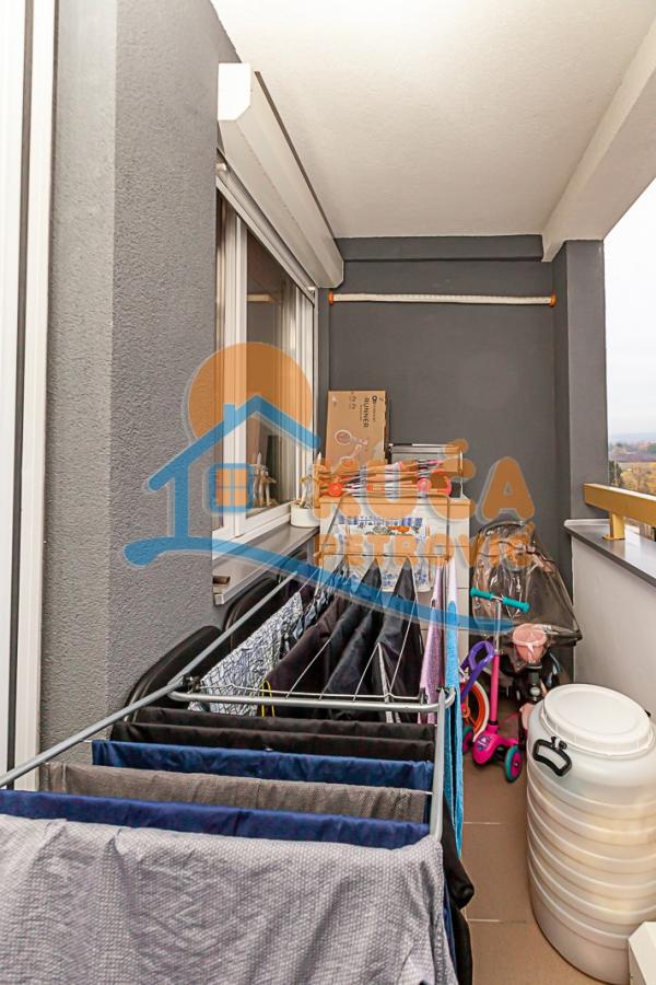 Slika 7 - Stan u zgradi, novogradnja, uknjižen, centralno grejanje, oglas ID p-010246