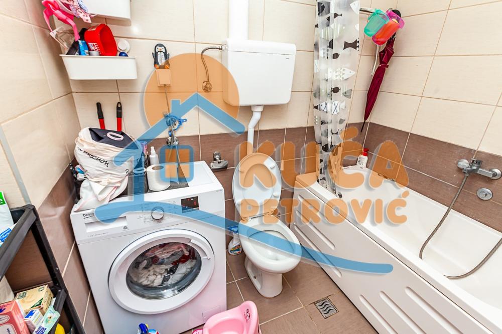 Slika 4 - Stan u zgradi, novogradnja, uknjižen, centralno grejanje, oglas ID p-010246