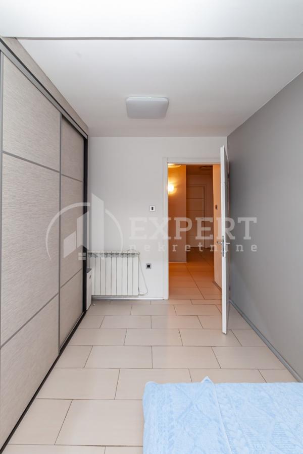 Slika 10 - Stan u zgradi, novogradnja, uknjižen, etažno grejanje, oglas ID p-012882