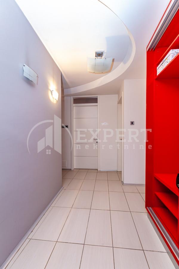 Slika 8 - Stan u zgradi, novogradnja, uknjižen, etažno grejanje, oglas ID p-012882