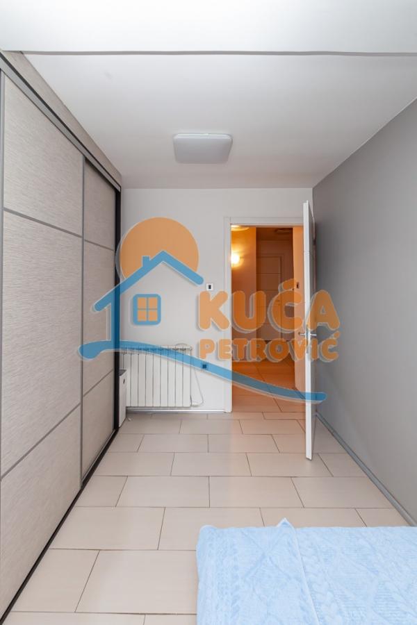 Slika 10 - Stan u zgradi, novogradnja, uknjižen, etažno grejanje, oglas ID p-012882