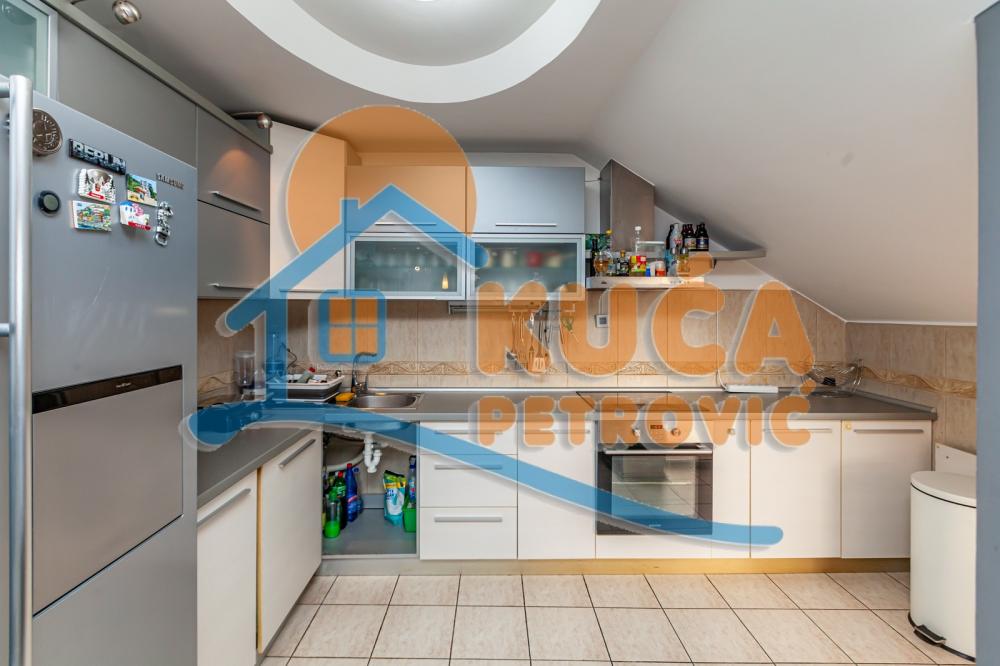 Slika 5 - Stan u zgradi, novogradnja, uknjižen, etažno grejanje, oglas ID p-012882